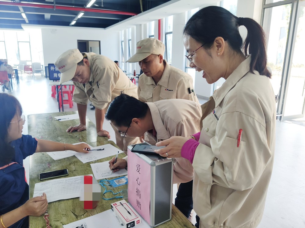 愛(ài)心從這里傳遞……(圖4)