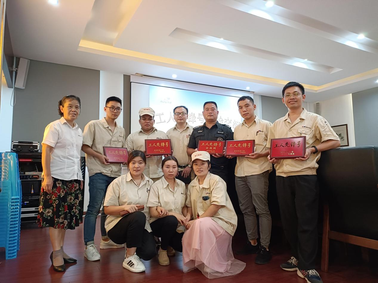 咱們工人有力量 奮斗一直在路上(圖2) 咱們工人有力量 奮斗一直在路上(圖2)